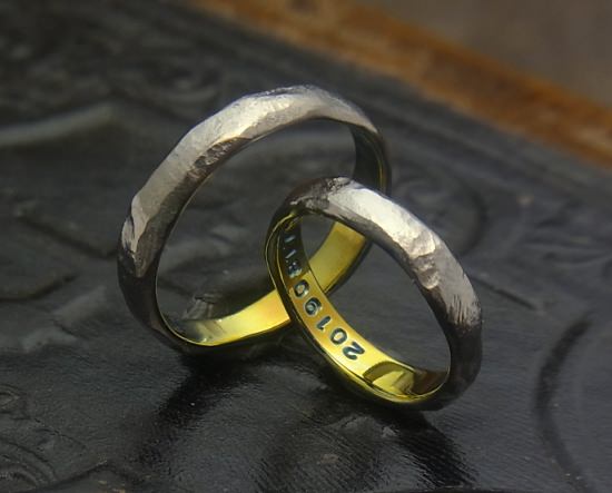 イエロー岩肌テクスチュア結婚指輪